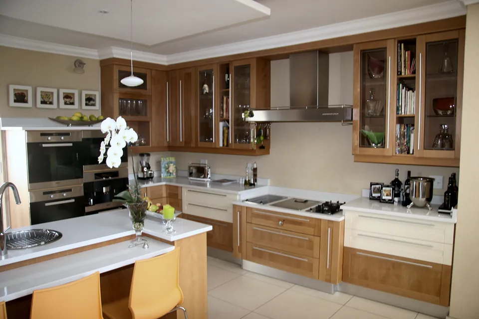 Kitchen in semi-solid pink beech with cream drawer fronts and stainless steel appliances