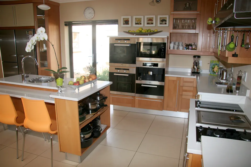 Island and the oven wall
