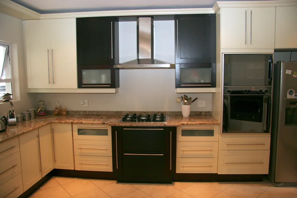 The full kitchen with the oven tower and fridge