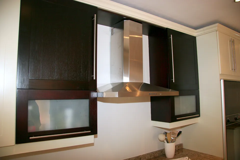 Dark wall units with frosted-glass lift-up doors