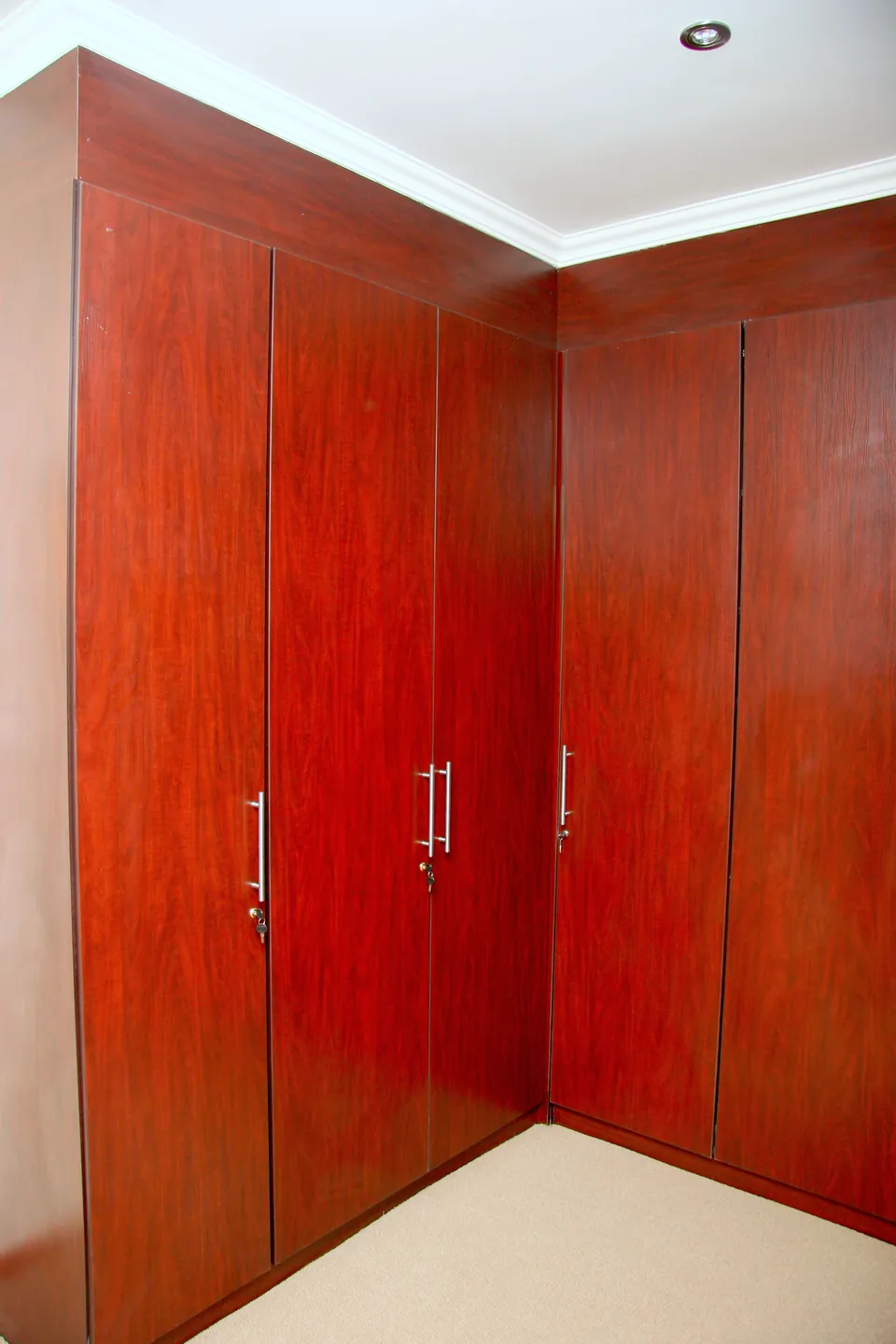 Corner wardrobe
