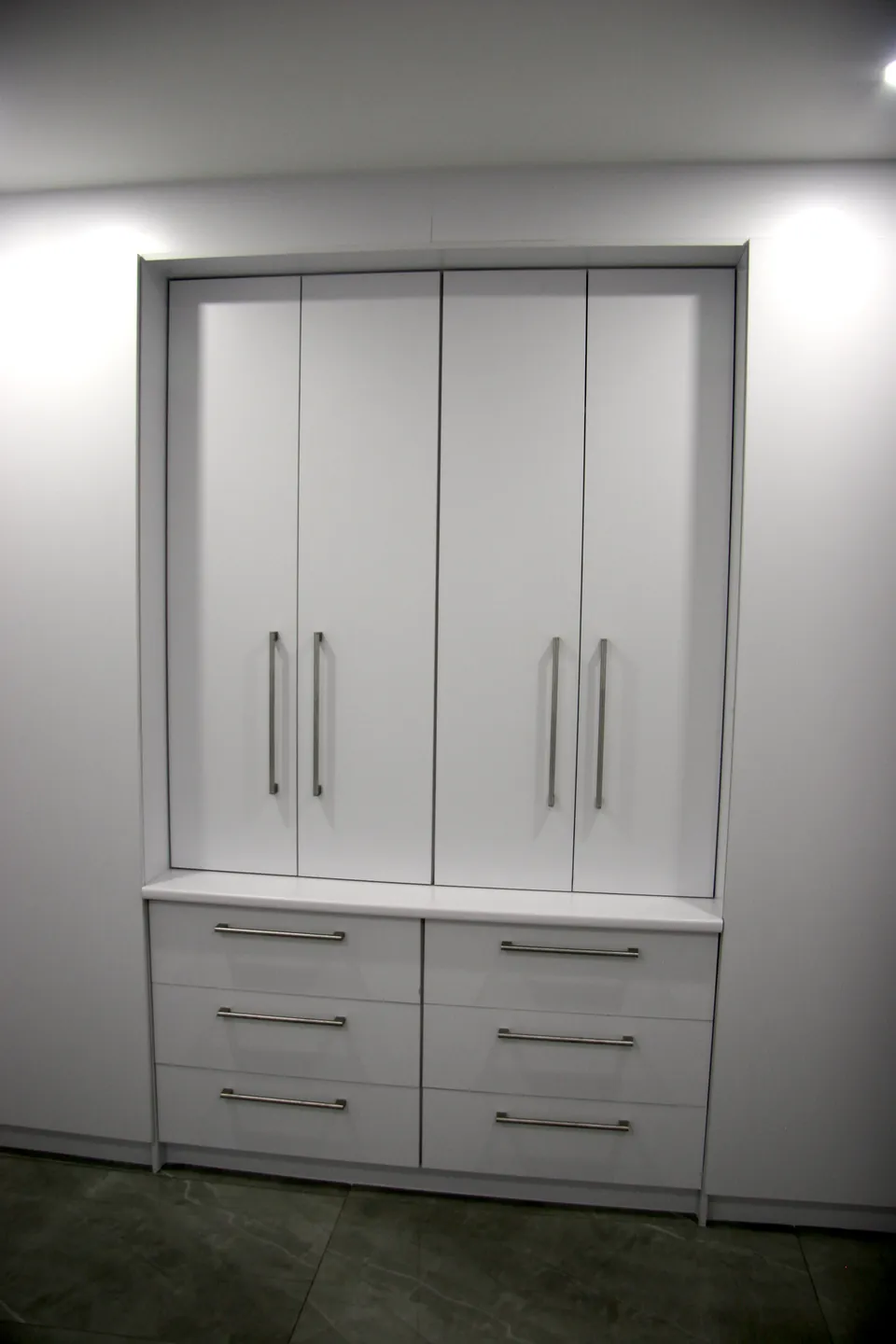 Wardrobe set into a recess